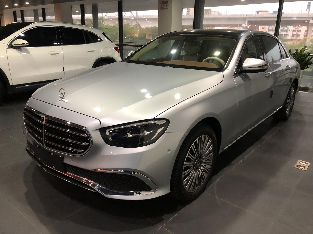 奔驰E级 有刚提车的吗，深圳e300l 豪华全款现在落地多少钱啊