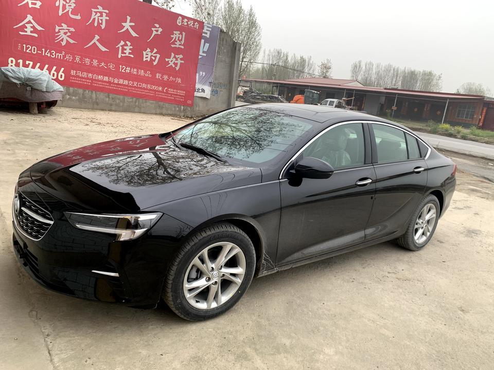 请问大家，别克君威可以d档拉手刹等红绿灯吗？绿灯了可以不拉电子手刹直接起步走吗？会不会伤车