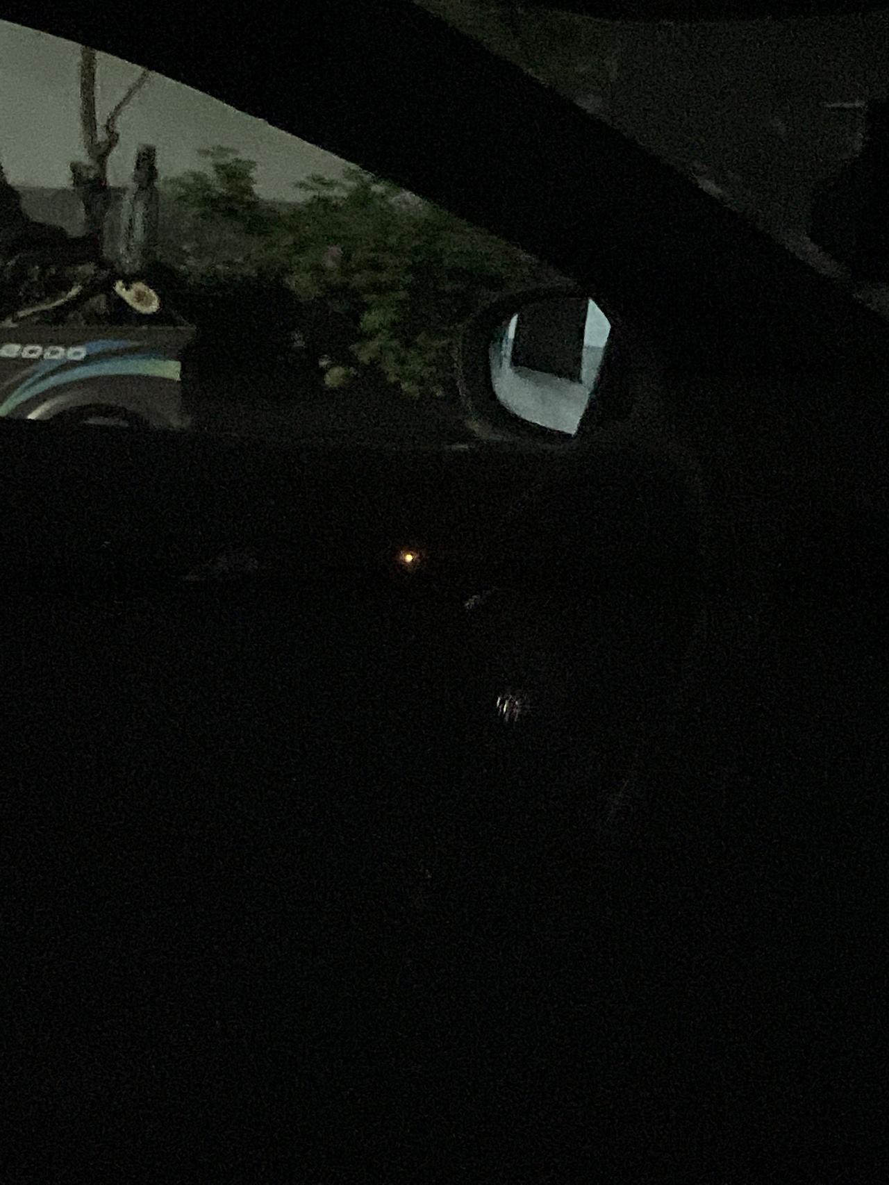 别克君威 大家锁车后，门上锁车键还是亮的吗？