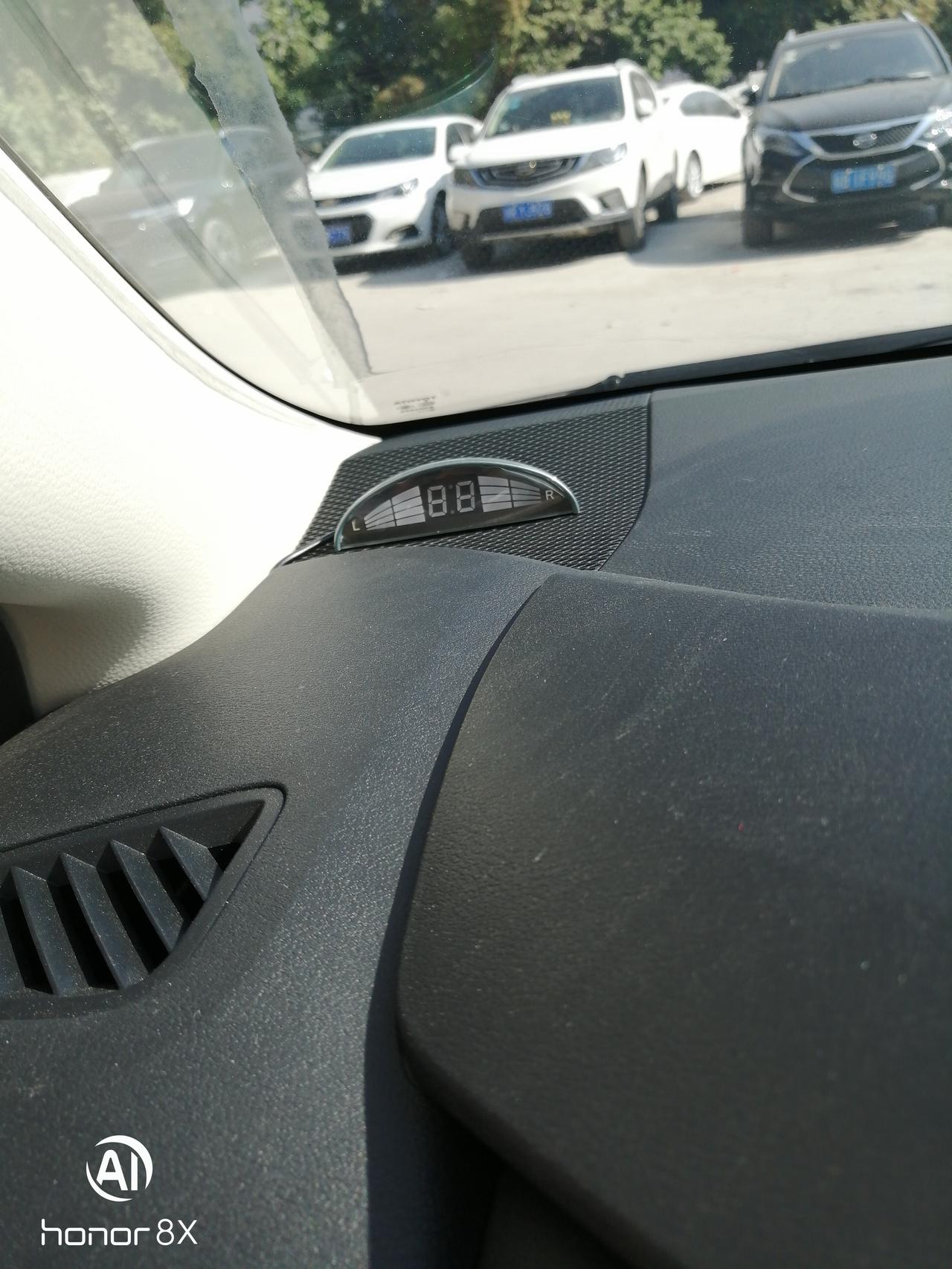 问一下老铁们，刚提新车，卡罗拉左前挡风玻璃下面，显示有88字样的这个是什么东东？有什么用处？