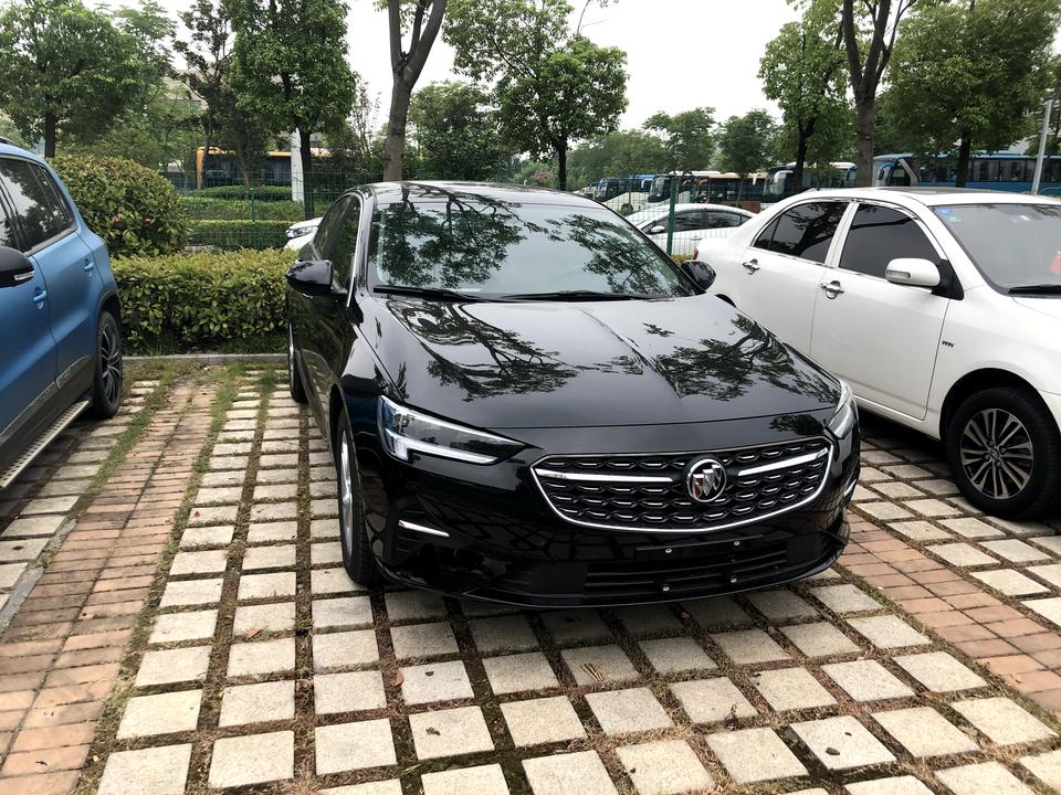 别克君威 大伙都在用哪个牌子的行车记录仪 最近打算入手一个 预算400-500这个区间 还有后视镜折叠去改一下大概多少钱