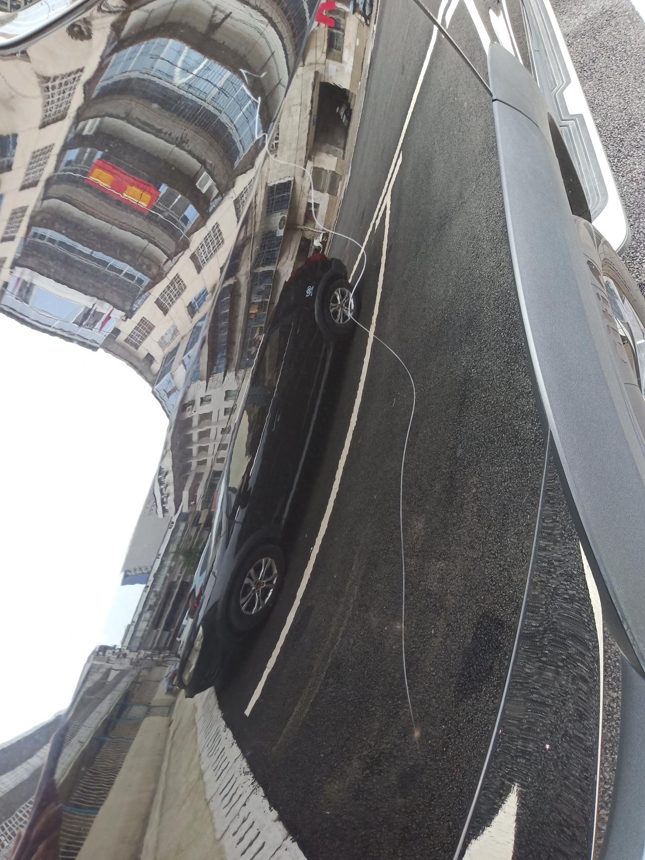 哈弗大狗 这两条划痕不知道是哪个手欠的人晚上划的，关键是查监控也看不到。除了去4S店和修理店喷漆以外，还有什么方法可以去