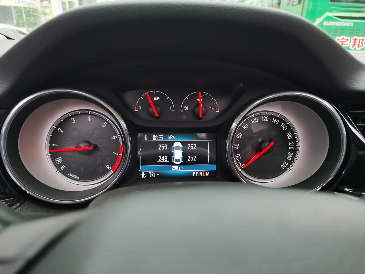 别克君威 提车3天，316公里，冷车胎压244，跑起来后，右后台胎压248，比其他三个胎压低，正常吗？