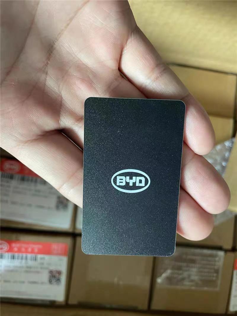 比亚迪秦PLUS DM-i 这种卡片有人用过吗？我问销售跟我要一百块钱，你们配一张多少钱？