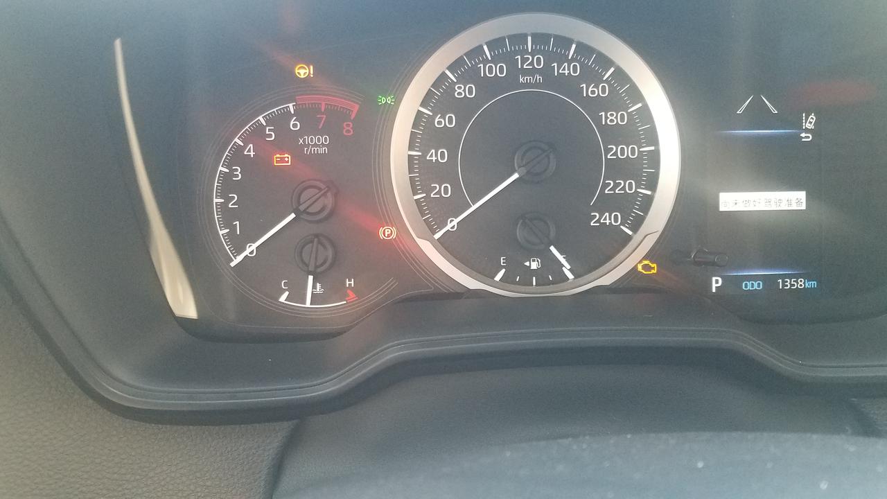丰田卡罗拉 没发动车，故障灯这样显示，正常吗