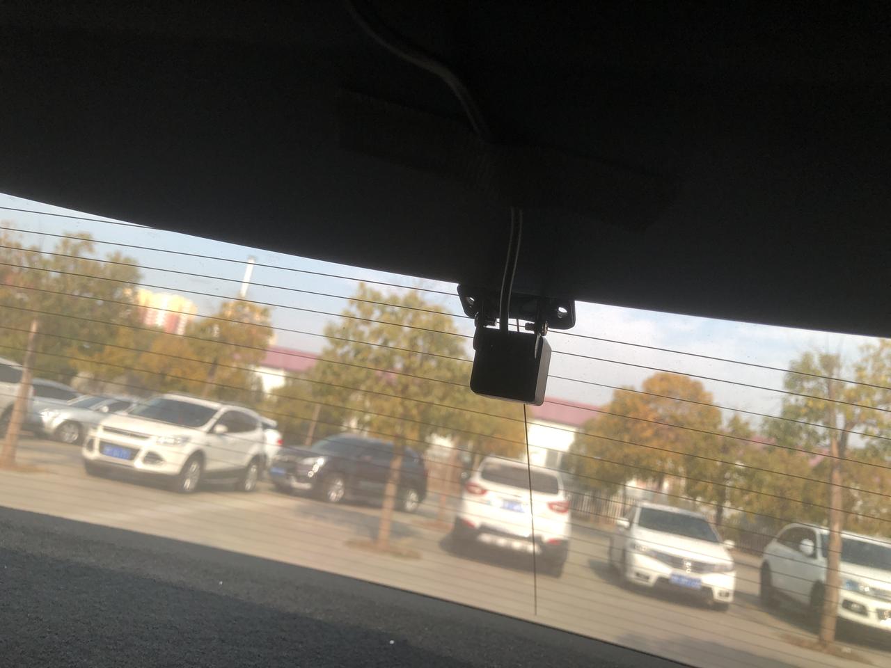 比亚迪秦PLUS DM-i 55km的好哥哥们有装前后双摄的记录仪的嘛？定点的店里说不知道怎么装，打电话问4s竟然说也不