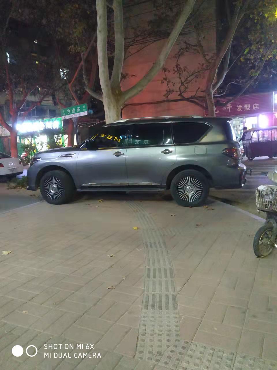 丰田卡罗拉 各位车友们，谁知道这是什么车啊，感觉好贵的样子？好看的很