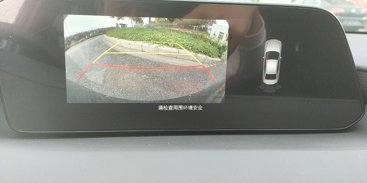 马自达3 昂克赛拉 倒车影像后面黑边怎么回事，刚提车的时候没有
