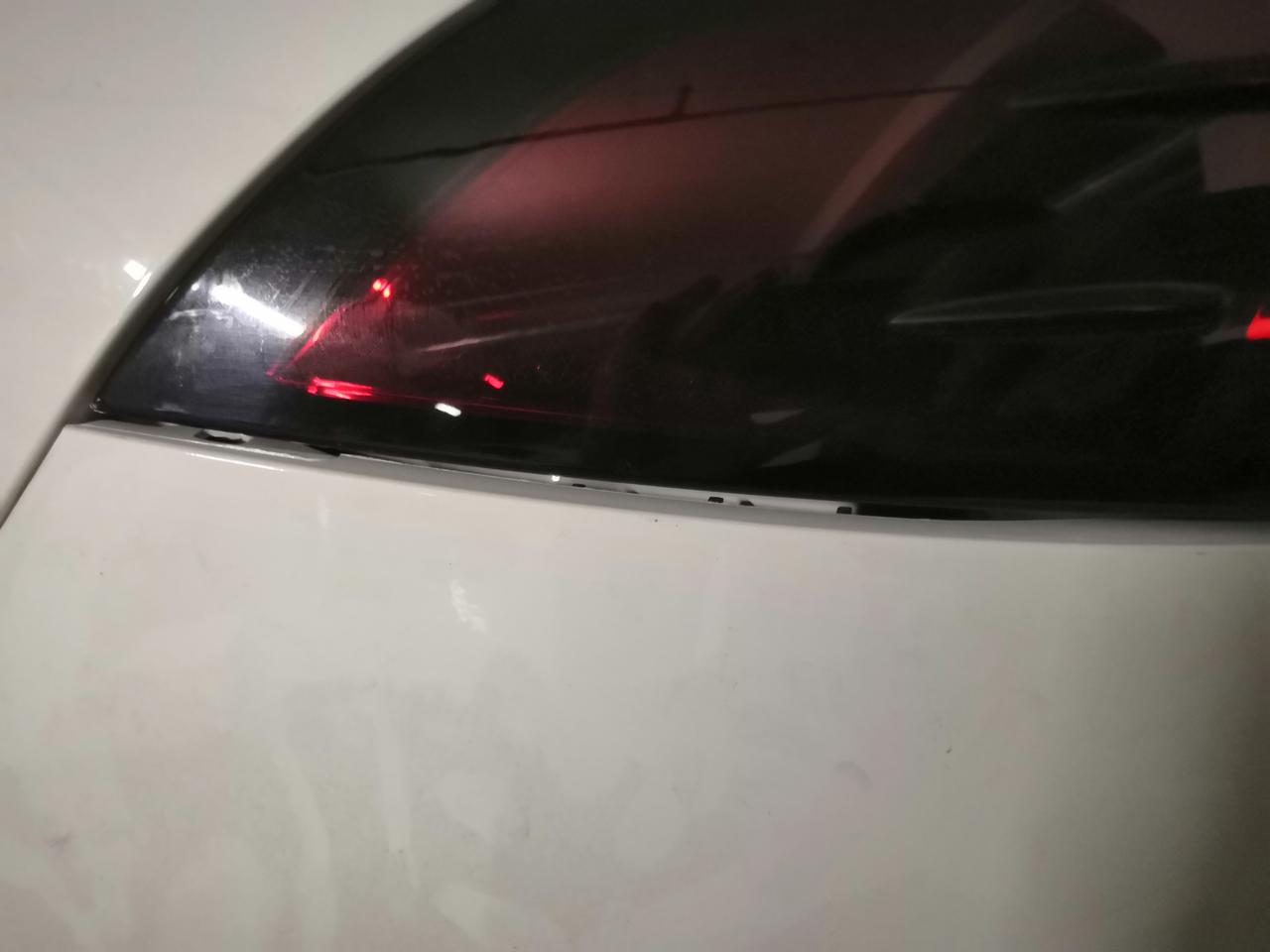 丰田卡罗拉 这个尾灯附近缝隙太大了