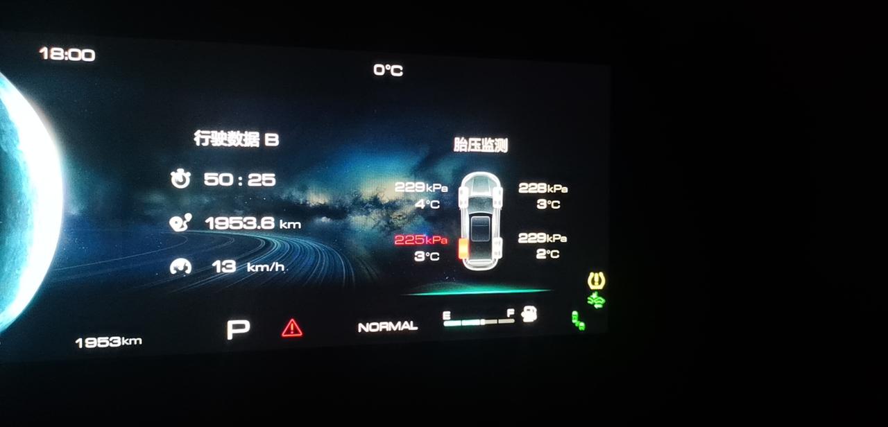 哈弗大狗 我的大黑狗的扎胎后补胎完事后胎压异常显示过低  有胎压复位键么 有的的话在哪 求帮助