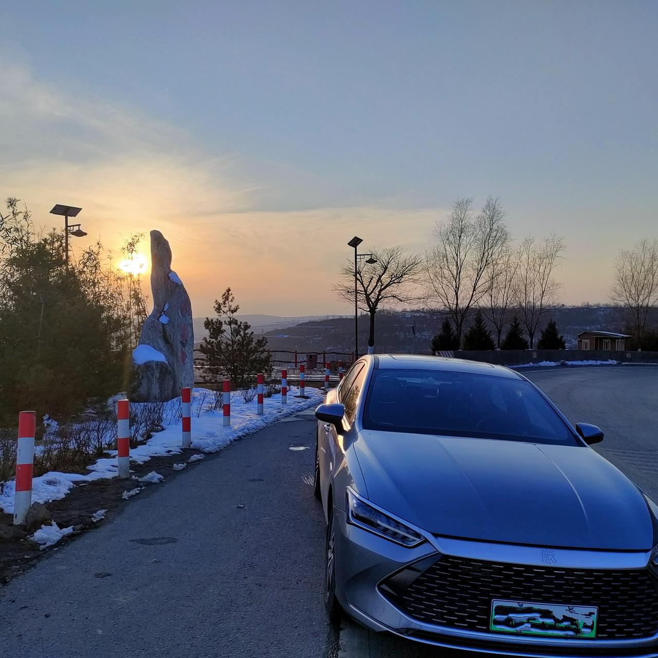 比亚迪秦PLUS DM-i 我是55km.这个没电的时候发动机有呼噜呼噜烧开水的声音，上坡没电，踏油门，干吼不走道，这个