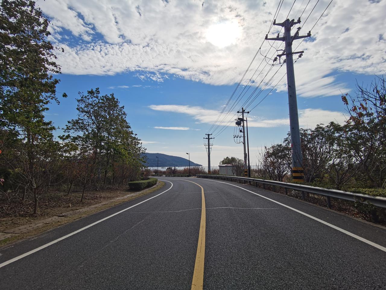 比亚迪秦PLUS DM-i 新车跑了1700公里，过年回家想自己开车走高速，来回1800公里，这小车能不能顶得住呢