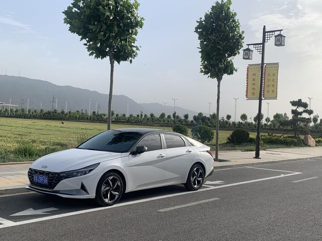 比亚迪秦PLUS DM-i 最近打算买台属于自己的第一台车，上下班用车，偶尔自驾游。选什么呀？大家给个建议，雷凌双擎还是