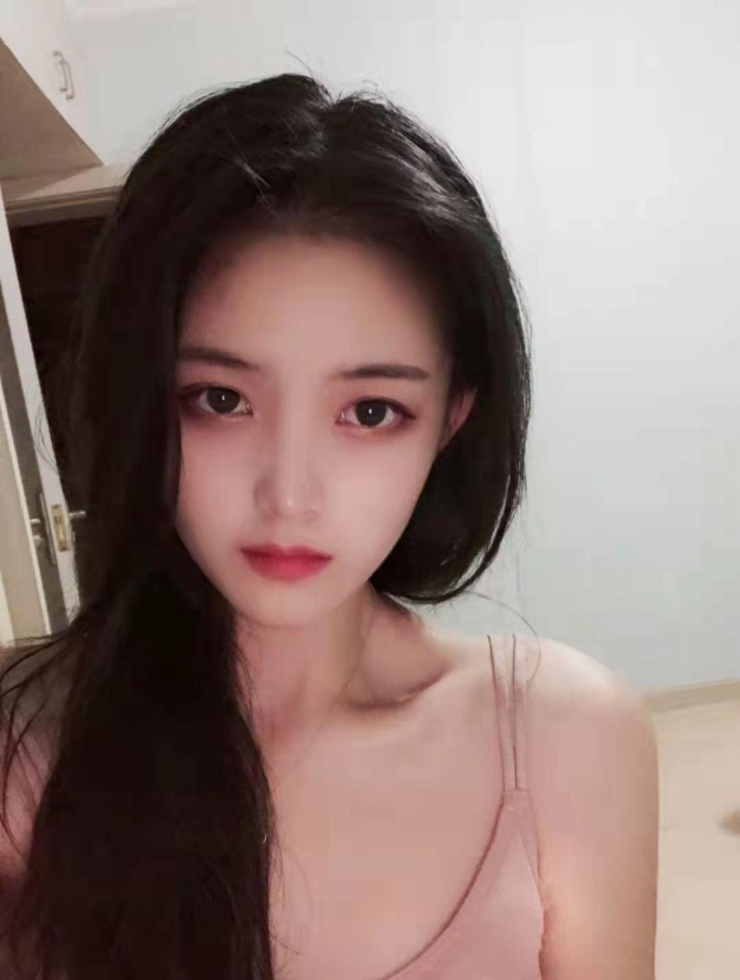 丰田亚洲龙 请问22款混豪是全液晶仪表盘吗？