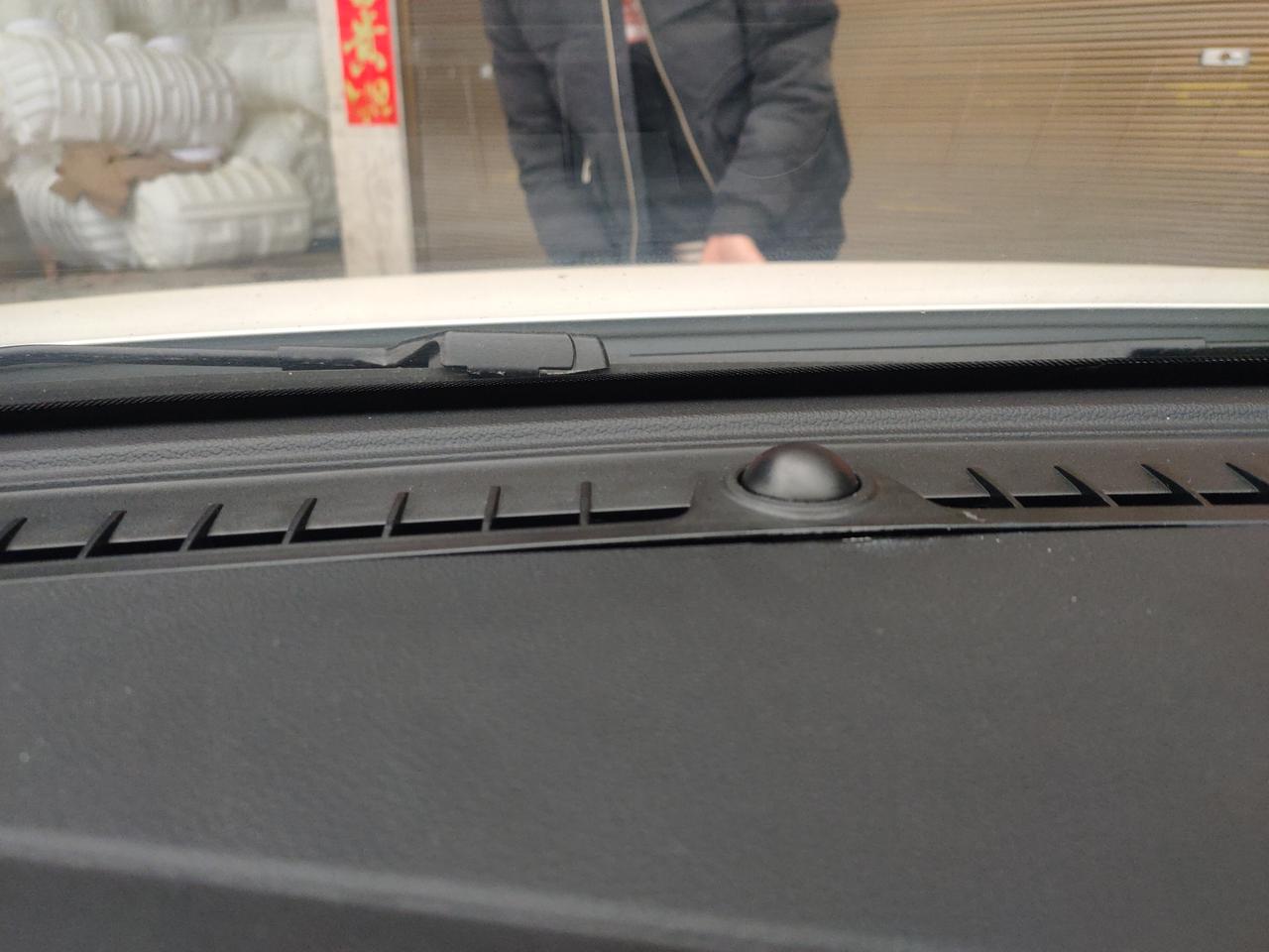 名爵5 提车两个月了，三千多公里。说下出现过的问题……黑屏一次，重启了就没出现过了。听歌有时候卡顿，不知道是不是网络问题