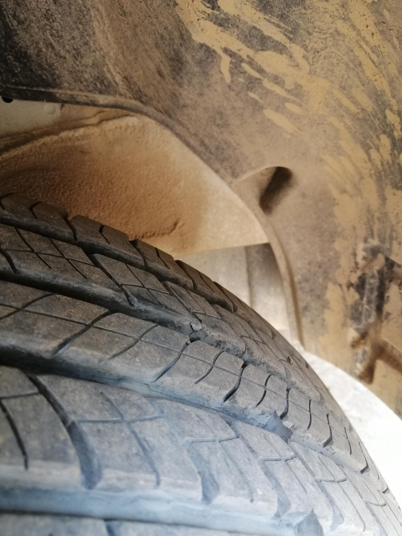 长安CS35 PLUS 才跑一千多公里  请问一下这是怎么回事      这种情况危险不   有换的必要不