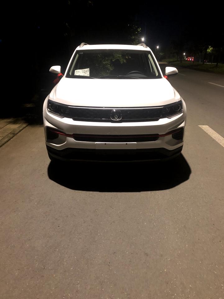 长安CS35 PLUS 7月22提的车，长期平均油耗撸到了8.7个了，可能是因为路况和个人驾驶习惯的原因吧，这车在空间上