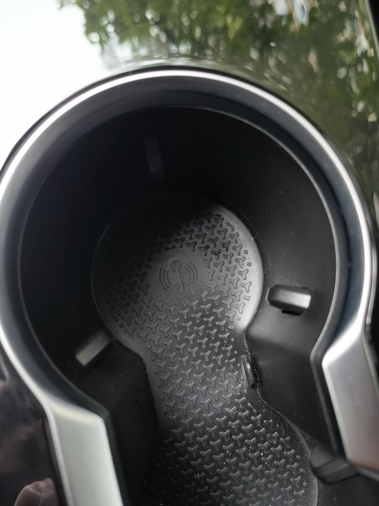 奇瑞艾瑞泽5 PLUS 开了快一年了，才发现杯架底有个钥匙标志，请问这是什么功能？