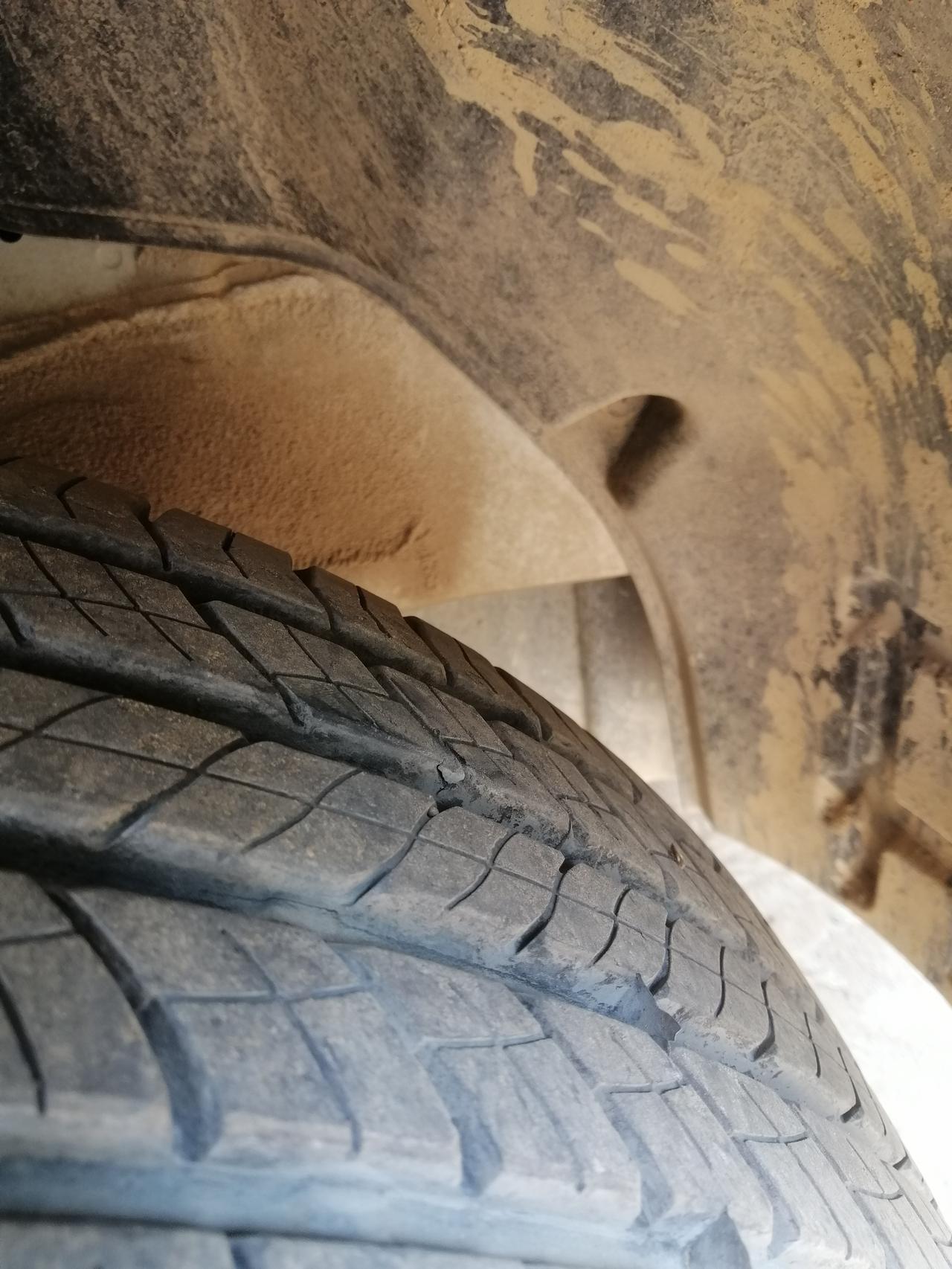 长安CS35 PLUS 才跑一千多公里  请问一下这是怎么回事      这种情况危险不   有换的必要不