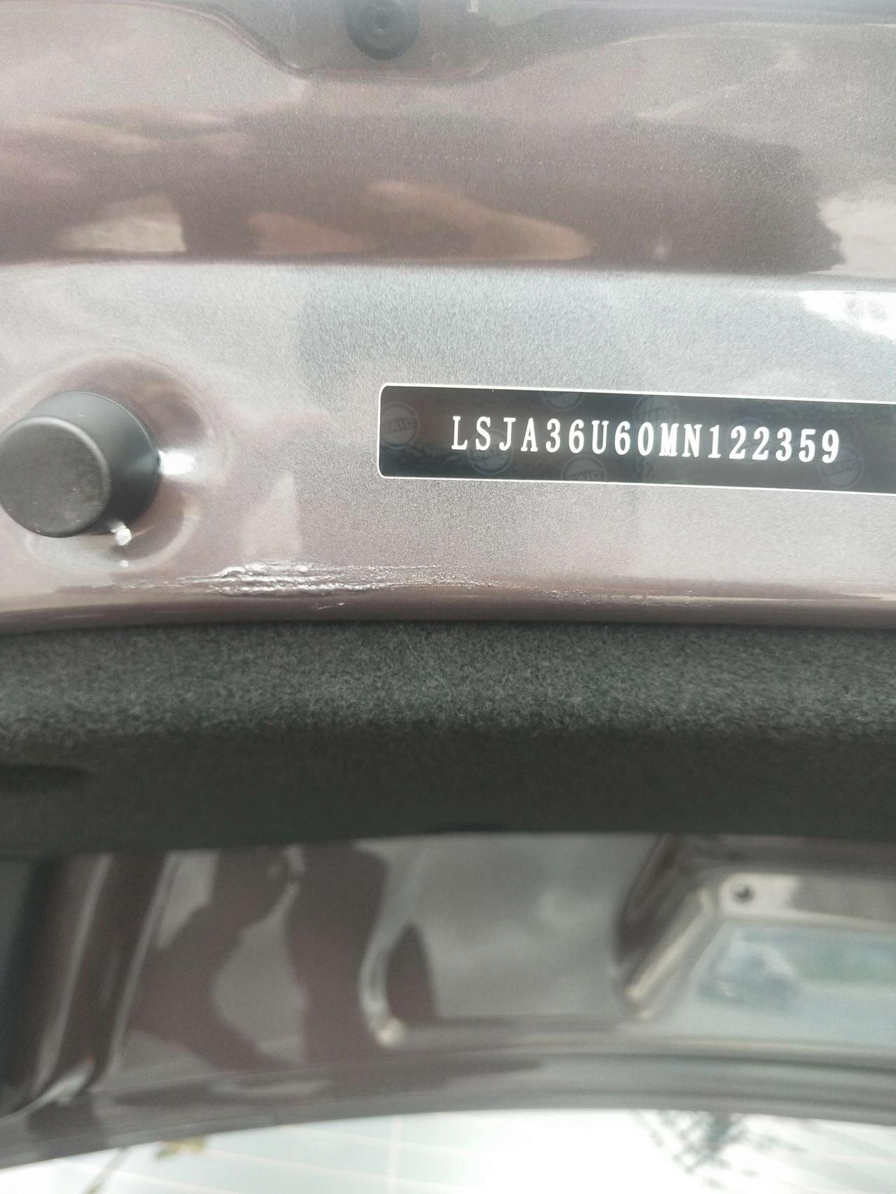 你们有这种情况嘛名爵5后备箱盖  这么大的厂出现这种情况