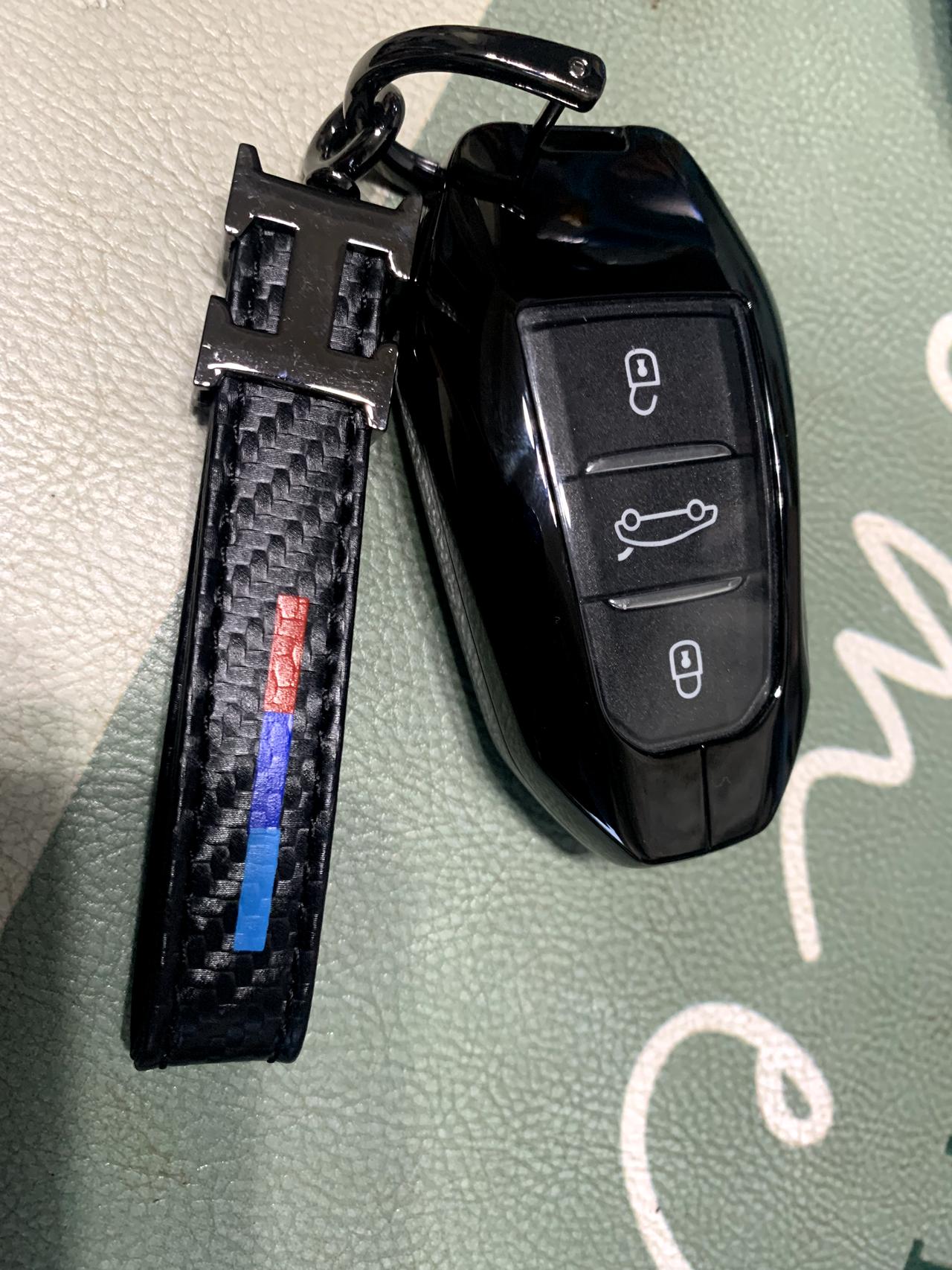 标致4008 各位大佬啊，怎么把carplay的导航界面切换到方向盘后面的显示屏呢？可以同步显示吗？哈哈，不知道有没有人