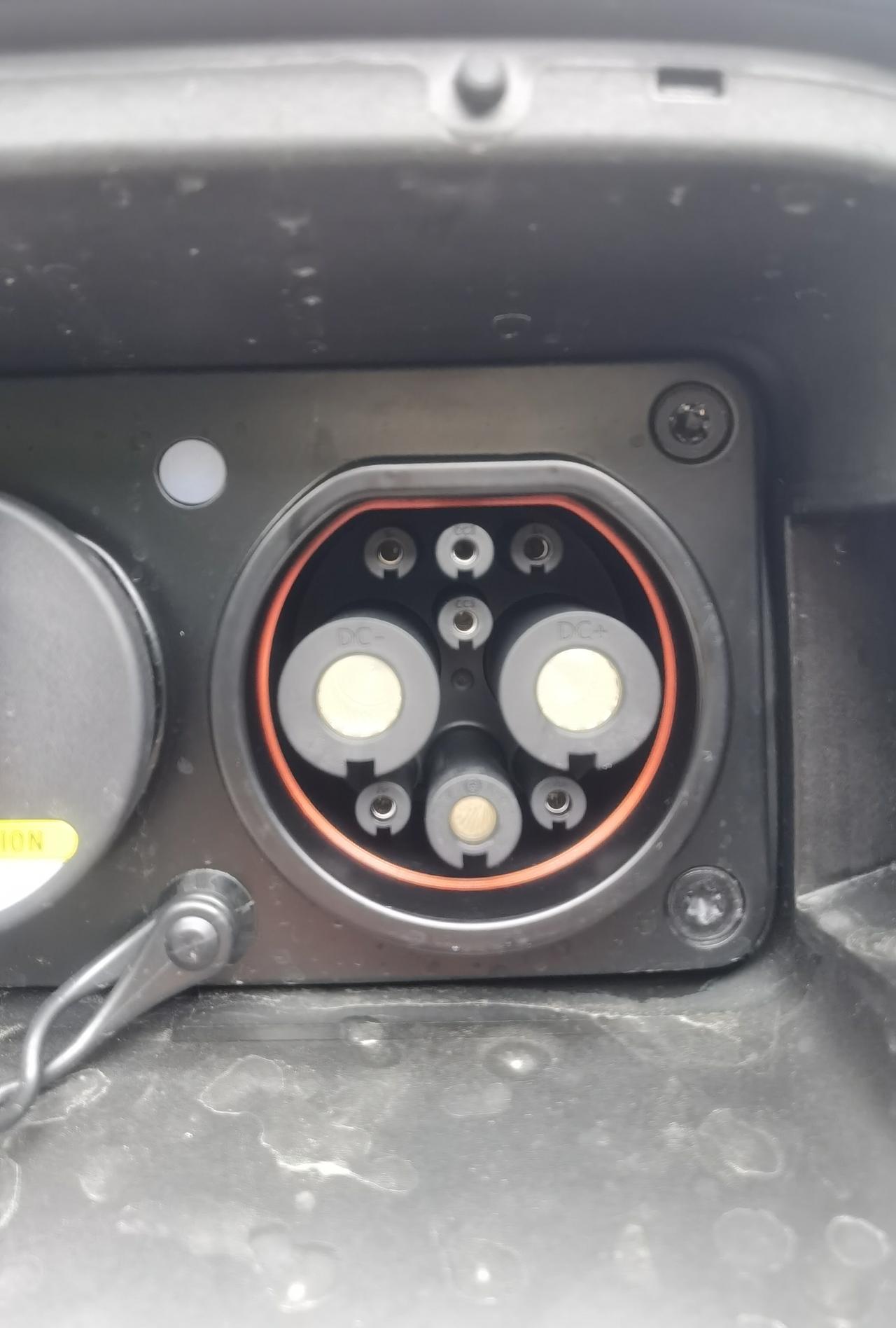 长安UNI-K iDD IDD的220V的充电器那里卖的有，现在充电桩还装不了，要卖个220V家用的，在网上都找不到，有