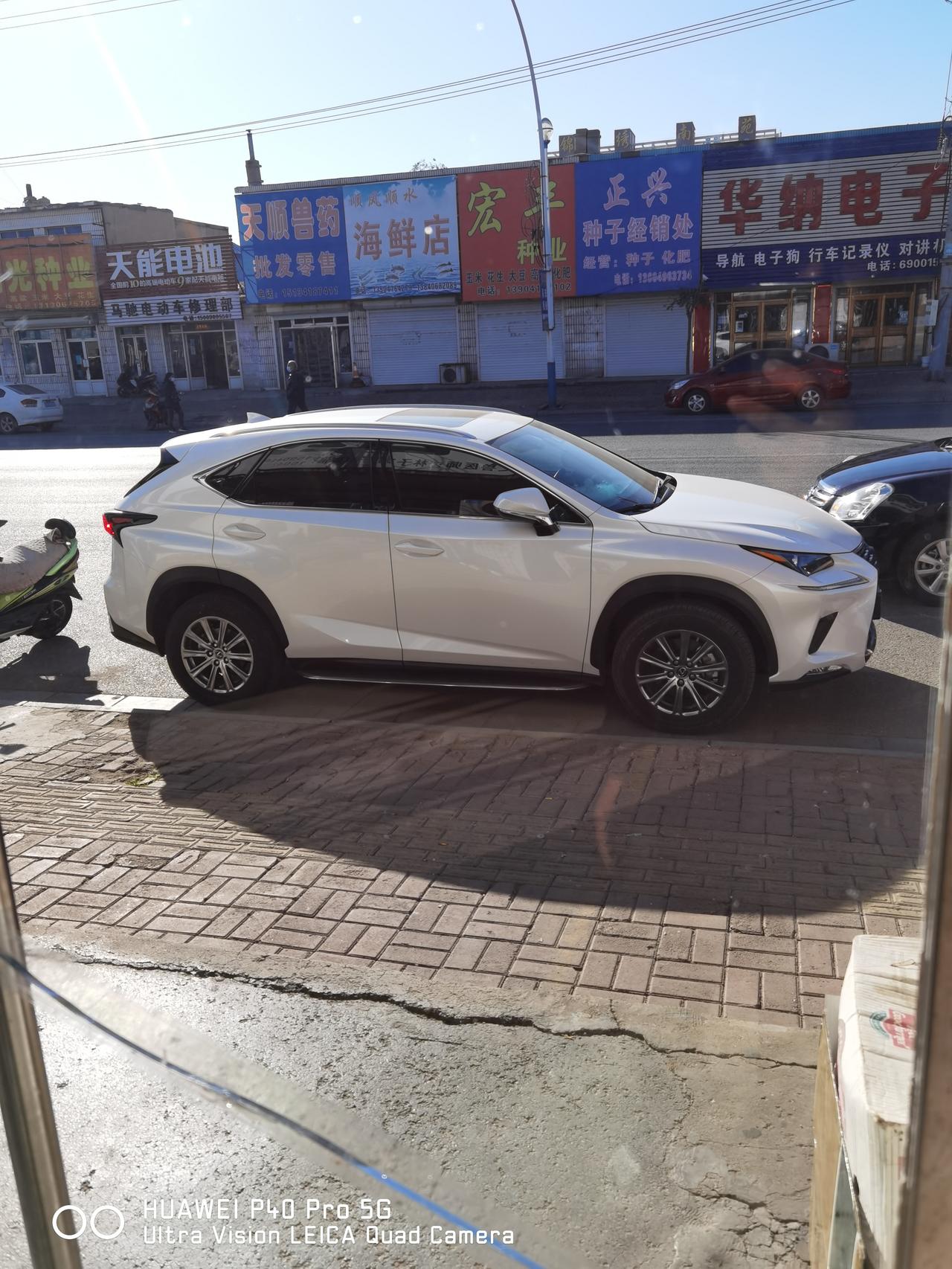 雷克萨斯NX 各位车友早上好，咨询你们一件事，我车今年6.1买的，nx200风尚版，平时用车距离是少点，媳妇接送孩子，从