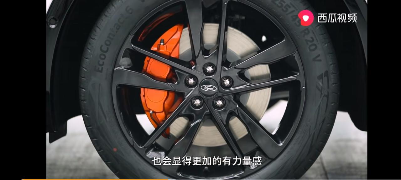 福特EVOS 想订车的兄弟们注意了。上海首发限量版用的是四活塞固定刹车卡钳，到了重庆st首发，st运动和限量全部换成了单