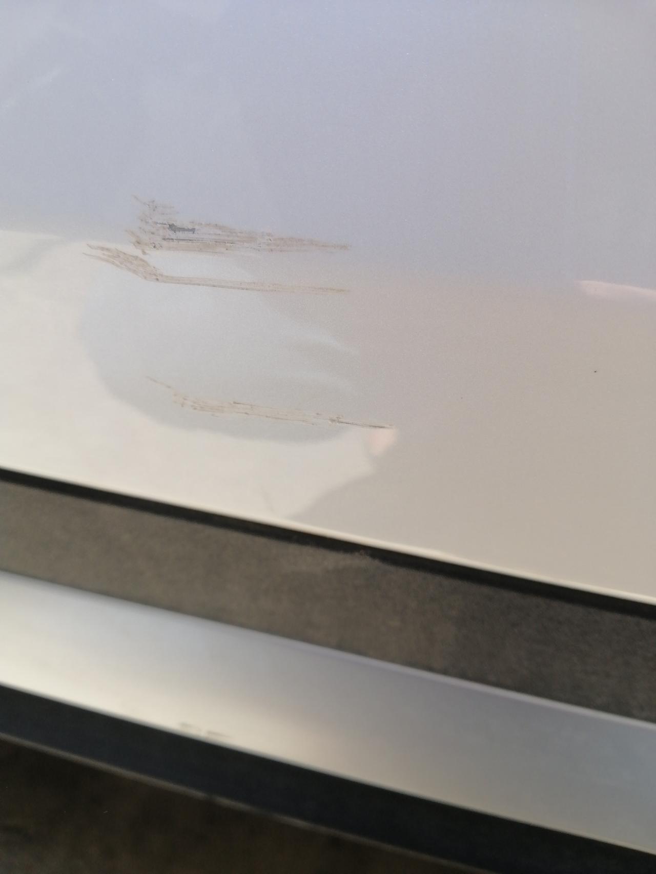 长安CS35 PLUS 车子在倒车过程中  不小心蹭到墙上了  有没有什么补救的办法  时间长了会不会生绣啊