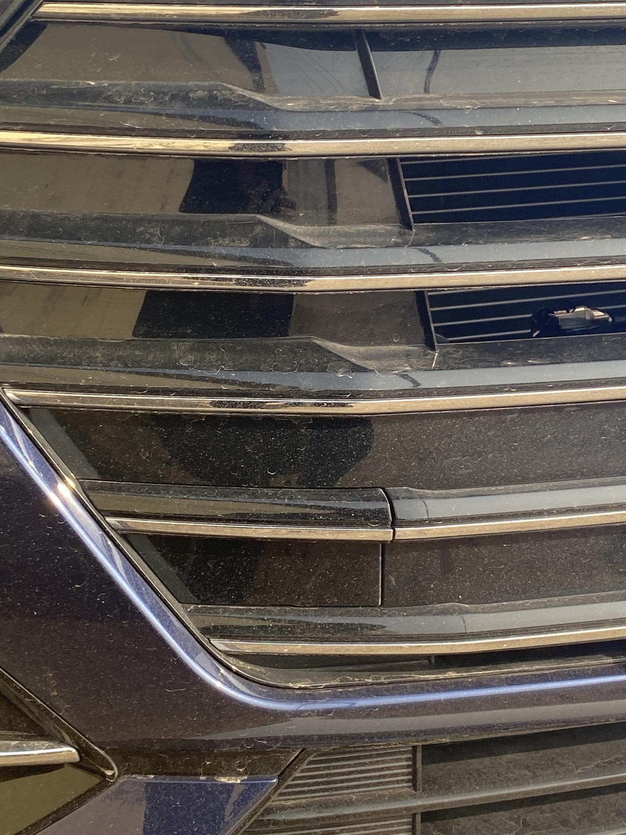 奇瑞艾瑞泽5 PLUS 问一下右前边这条缝是自带的吗还是裂开了 一直没怎么注意....