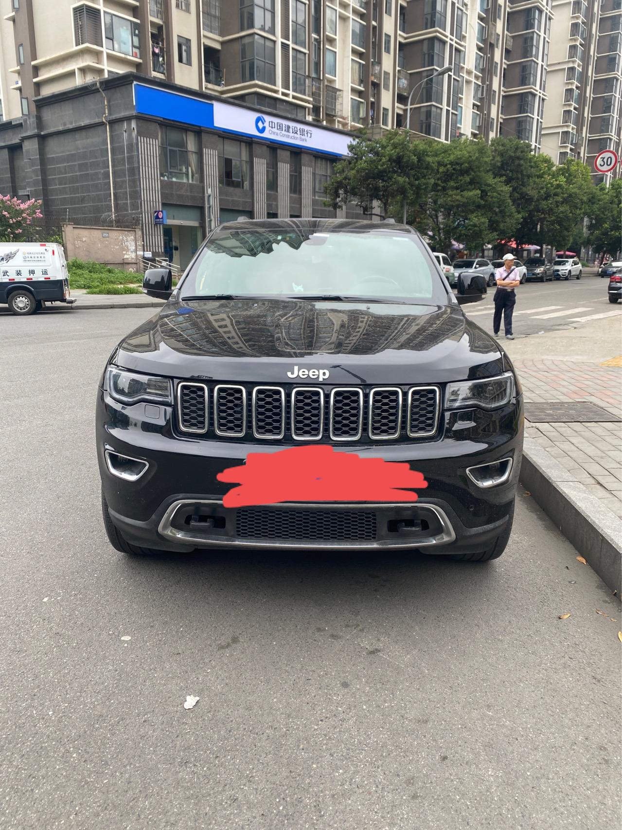 Jeep大切诺基(进口) 广大大切诺基小伙伴 问下3.0精英导航版都用的什么机油？还有多少公里换变速箱油？