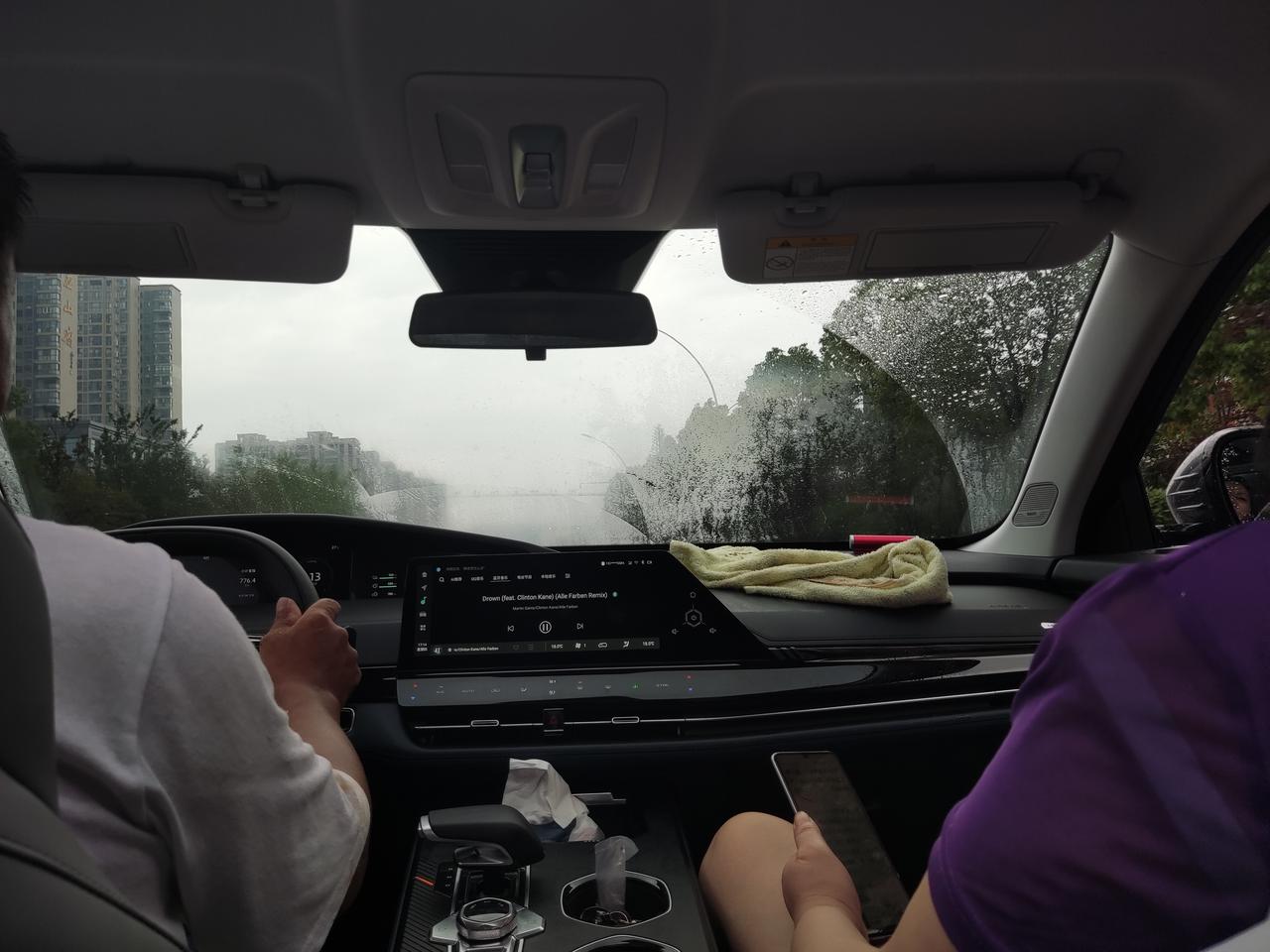 长安UNI-K iDD 有没有大佬！问一下这个转速怎么看，还有就是你们下午开车的时候是不是前挡风玻璃老是起雾？