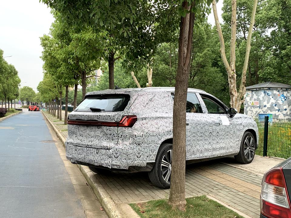 理想理想ONE 这个新款理想嘛，挂江苏试驾牌