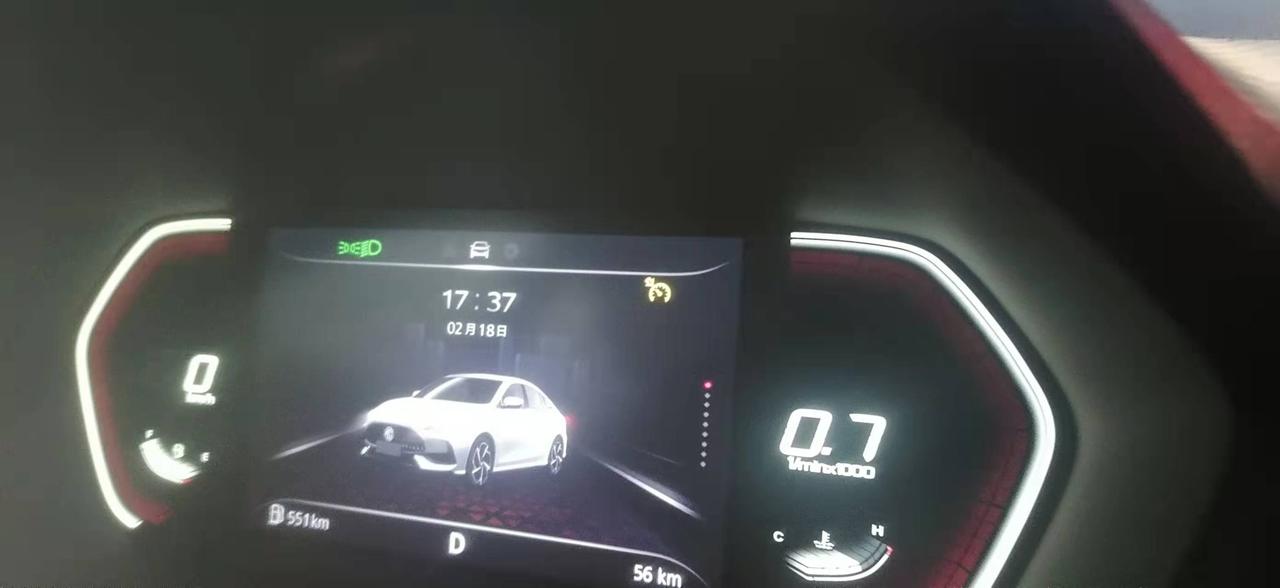 名爵5 又上面那个黄色的标志什么意思