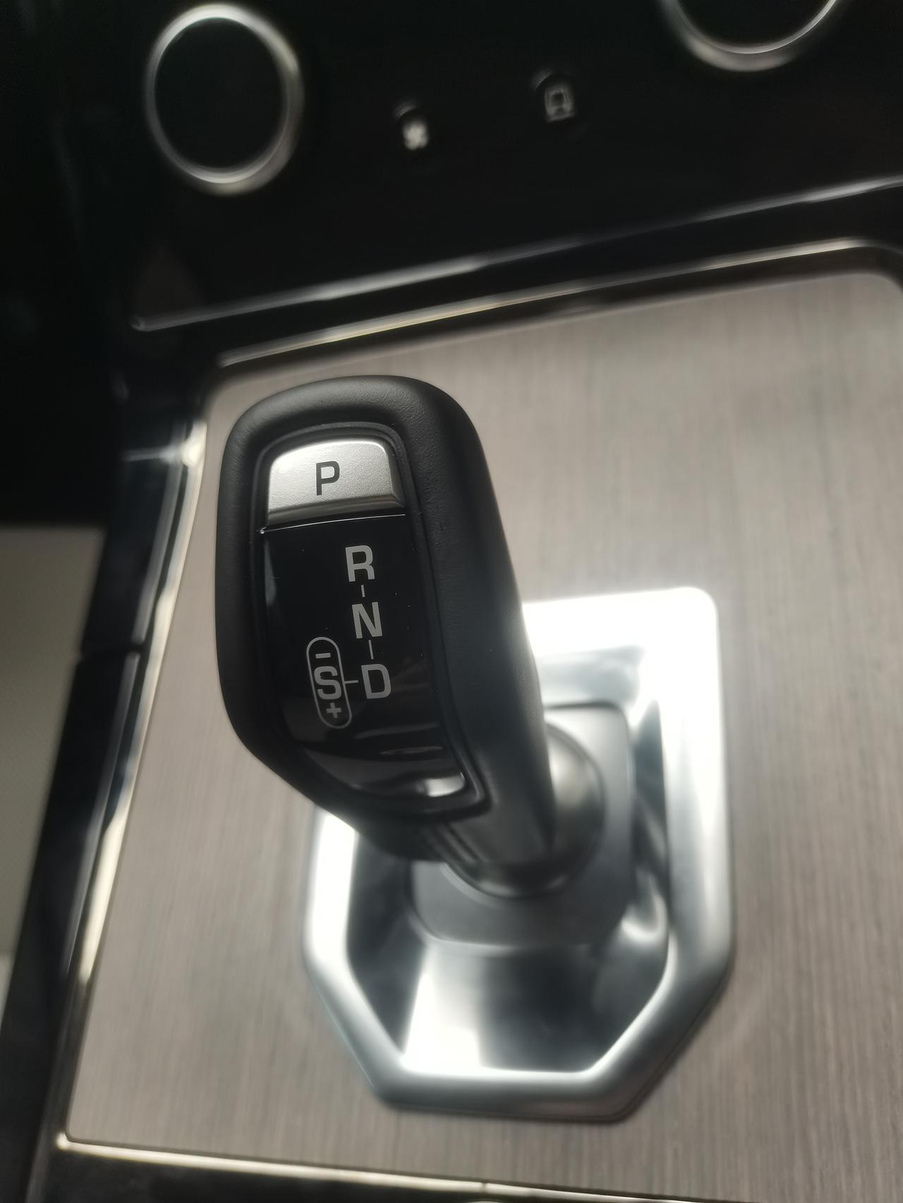 路虎揽胜极光 这两个带P的按键有没有区别？