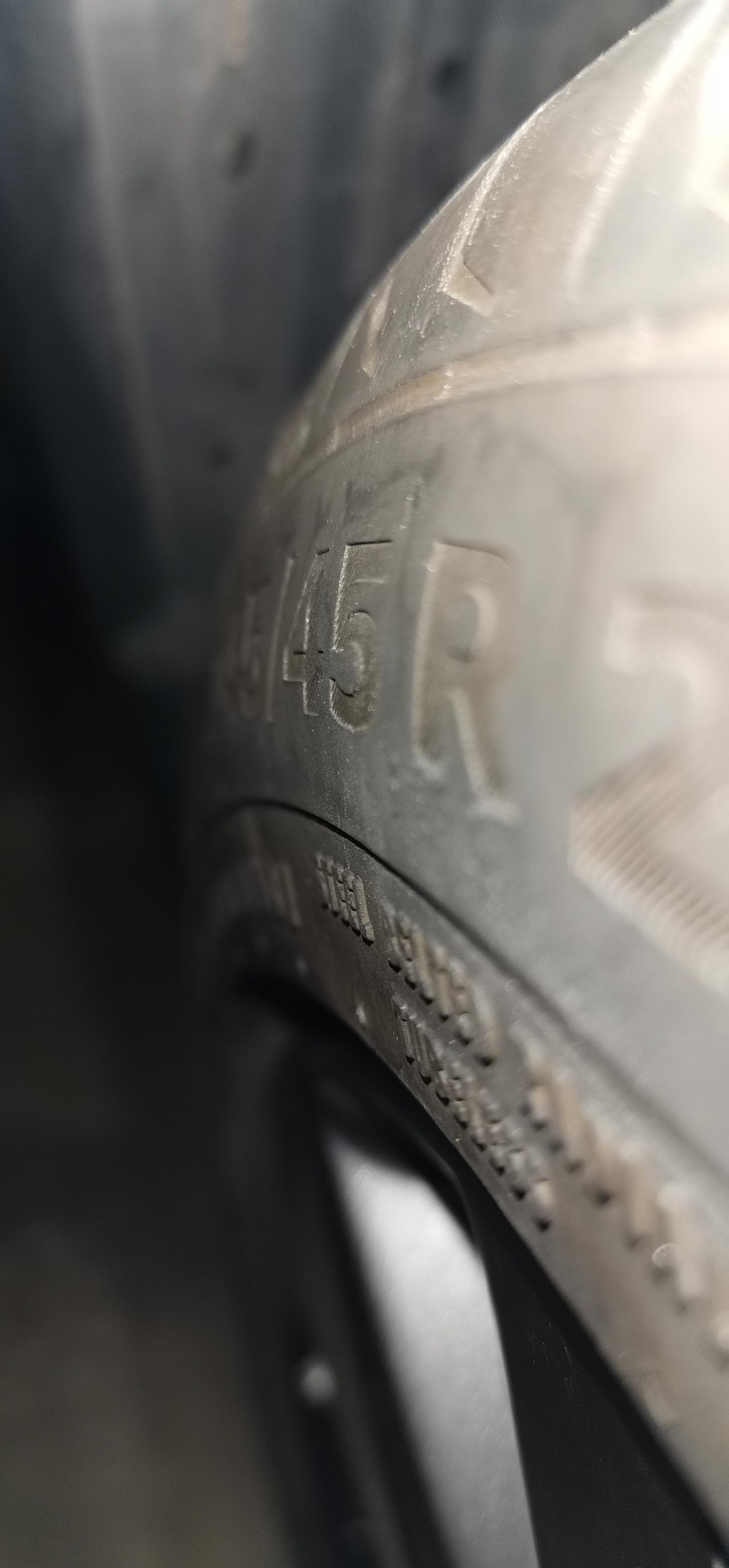 长安UNI-T 今天磕路边了，刮成这样，有没有问题
