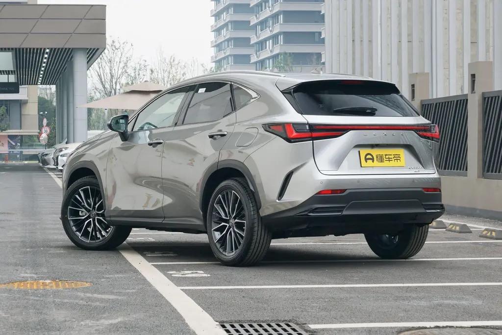 雷克萨斯NX nx 车尾 字母车标 扣掉，换车L车标 ，像ux车尾一样 违法吗