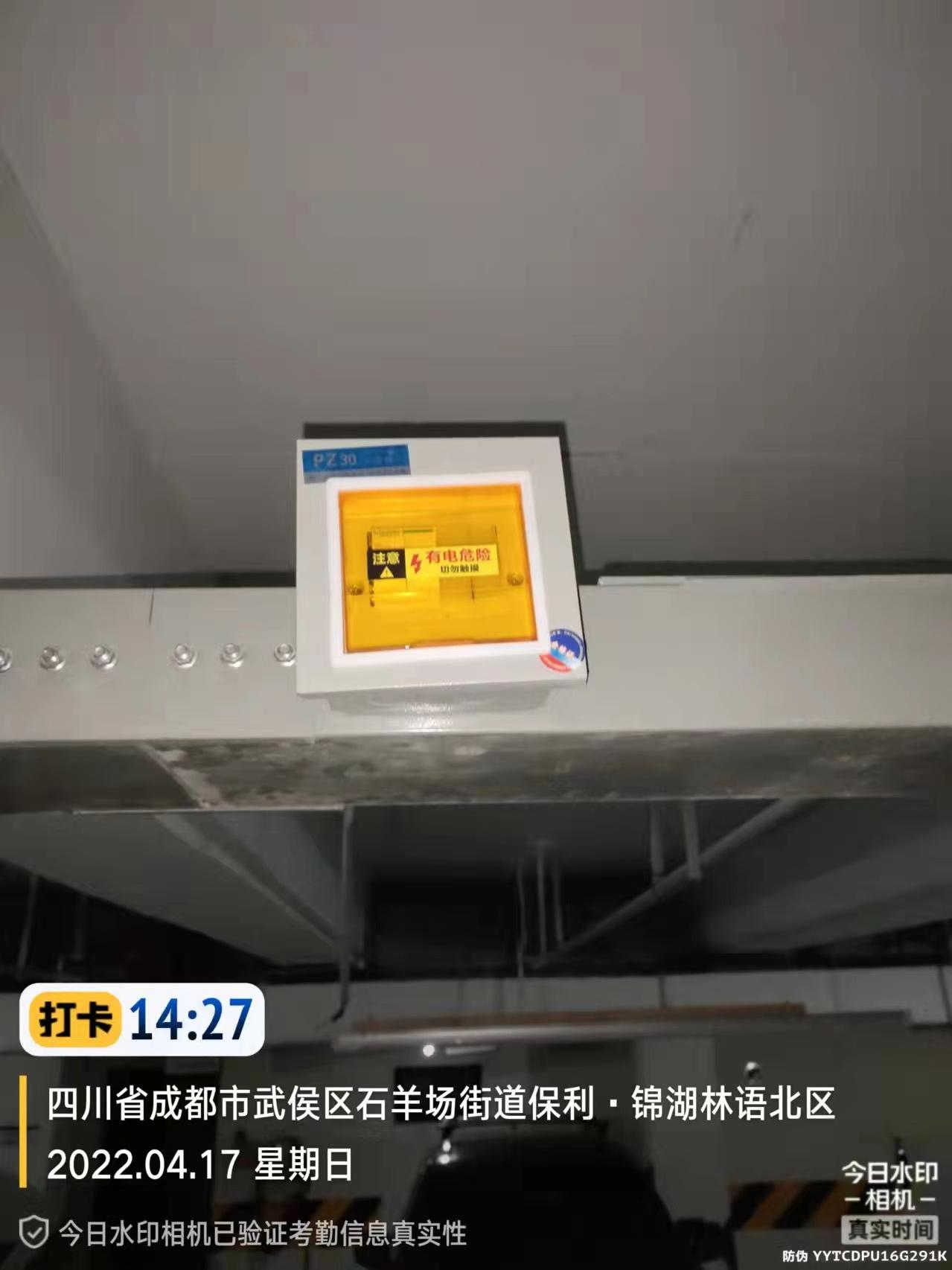 理想理想ONE 今天安了充电桩，师傅也是尽职尽责，唯一有点担心的是最初没规划好为了省几百块线钱，自己买的线不够拉拢电桩，