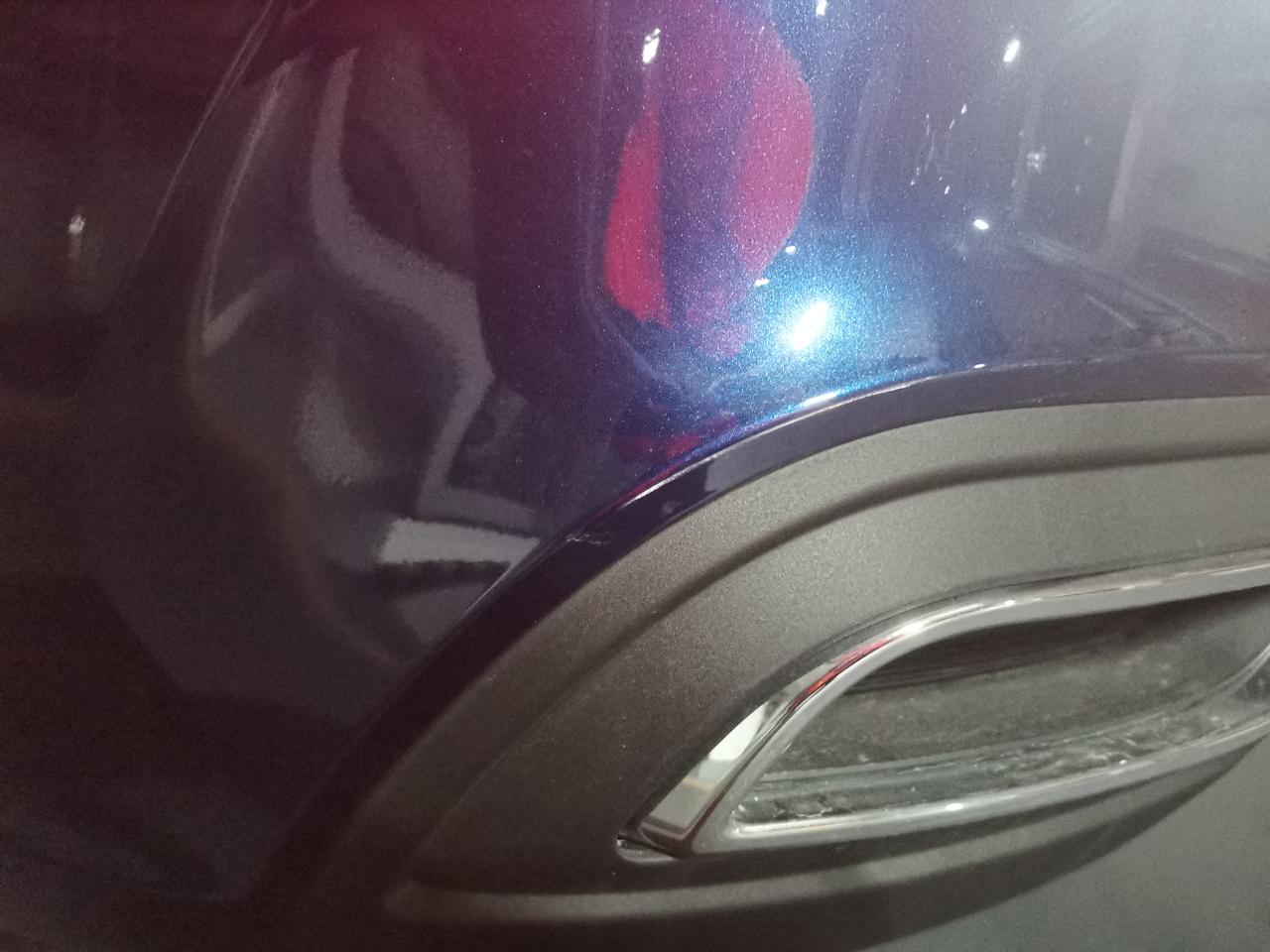奇瑞艾瑞泽5 PLUS 如图，被后车蹭了，这个怎么办？在道路中间，车流量很大，如果被蹭了，正确的做法是什么，车友们指导一