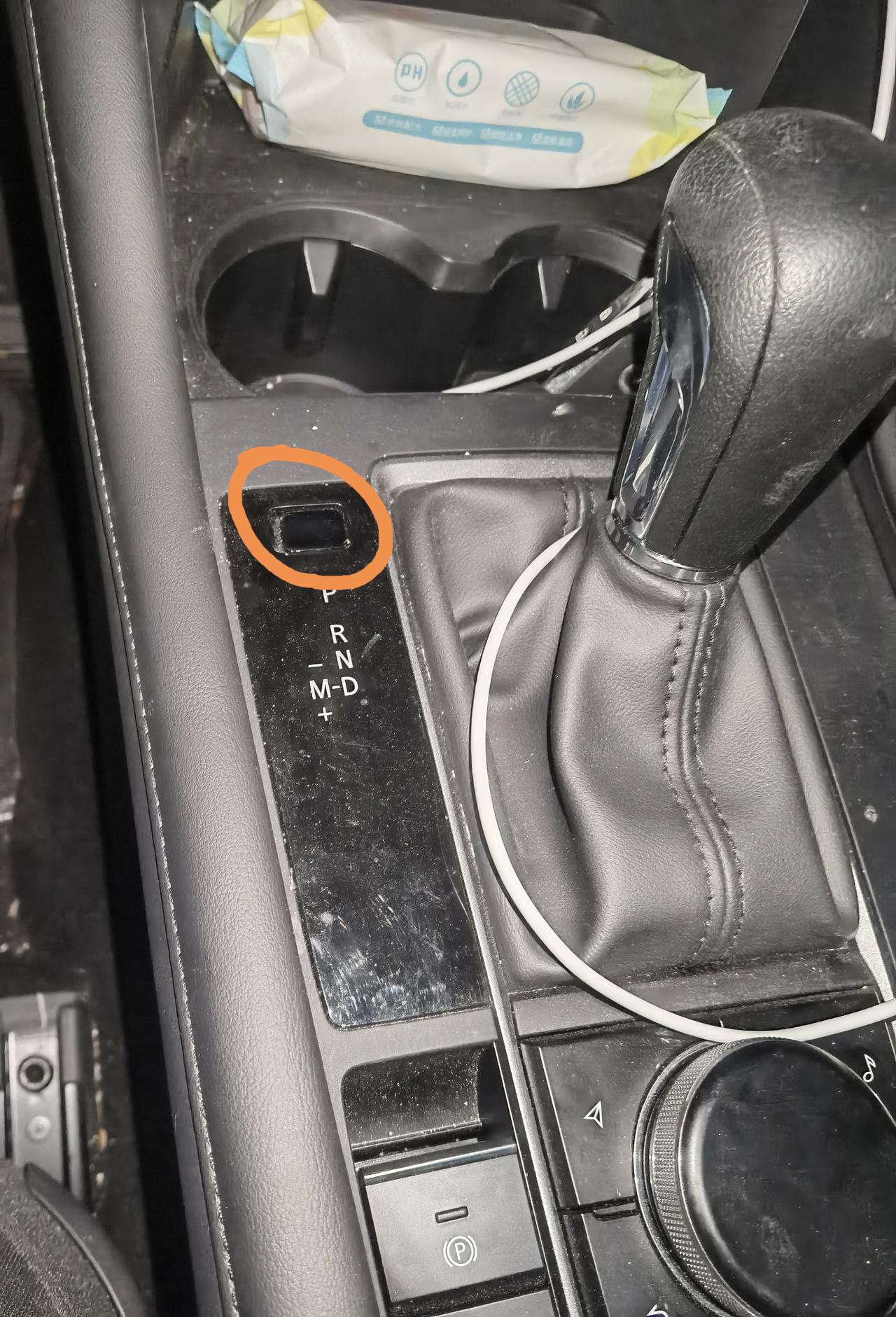 马自达3 昂克赛拉 无意中发现这个是干嘛的啊？？？ 万能的马粉们
