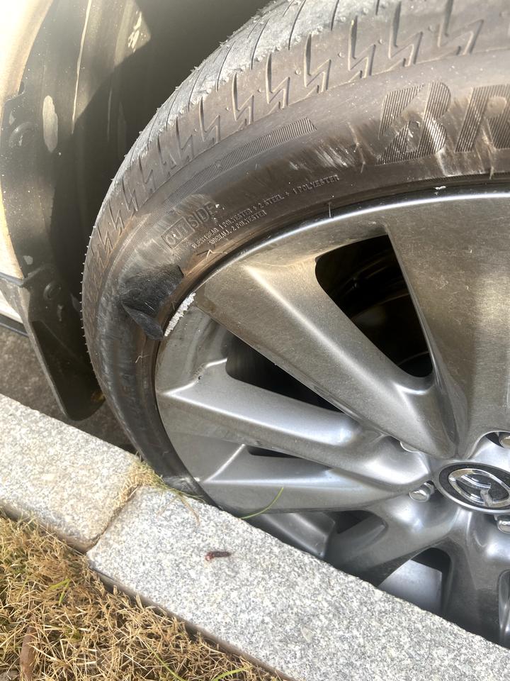 马自达3 昂克赛拉 这需要换胎吗？