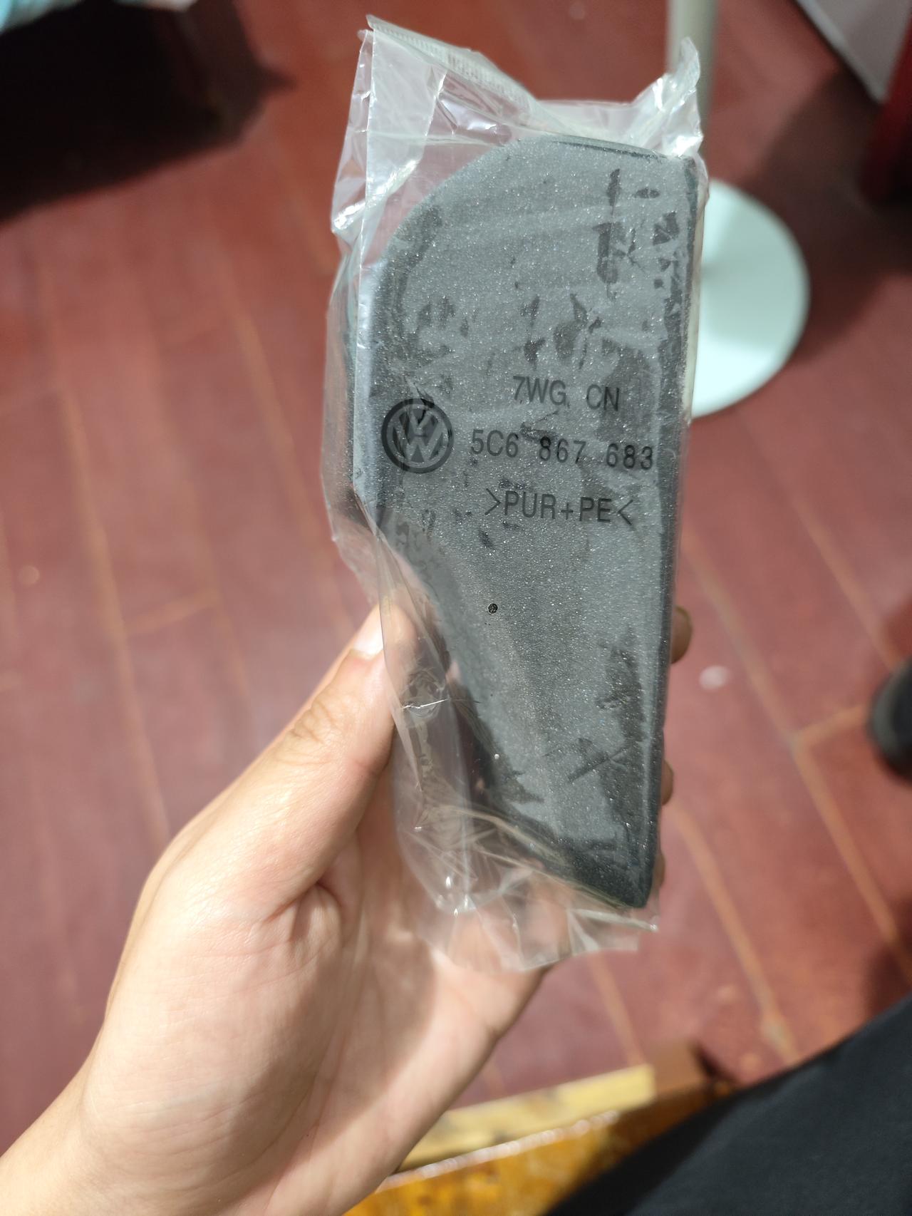 大家知道速腾原车自带的这个黑色海绵是干嘛的么
