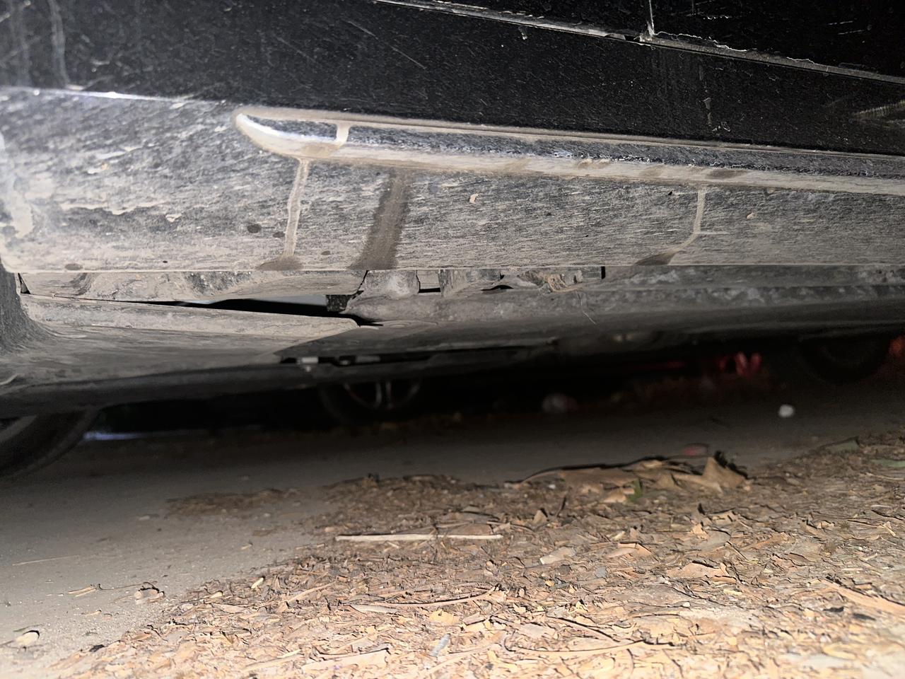 奔驰E级 奔驰E300过铁路蹲了一下底盘这样正常吗