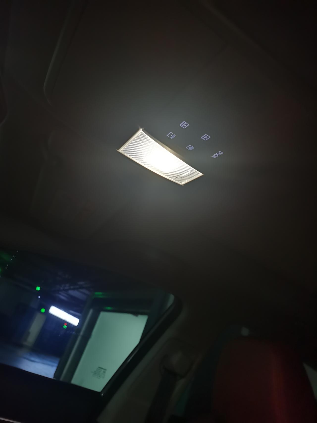 长安逸动 车友们新提的车第二天这个灯关不了，谁知道怎么解决啊？？加急