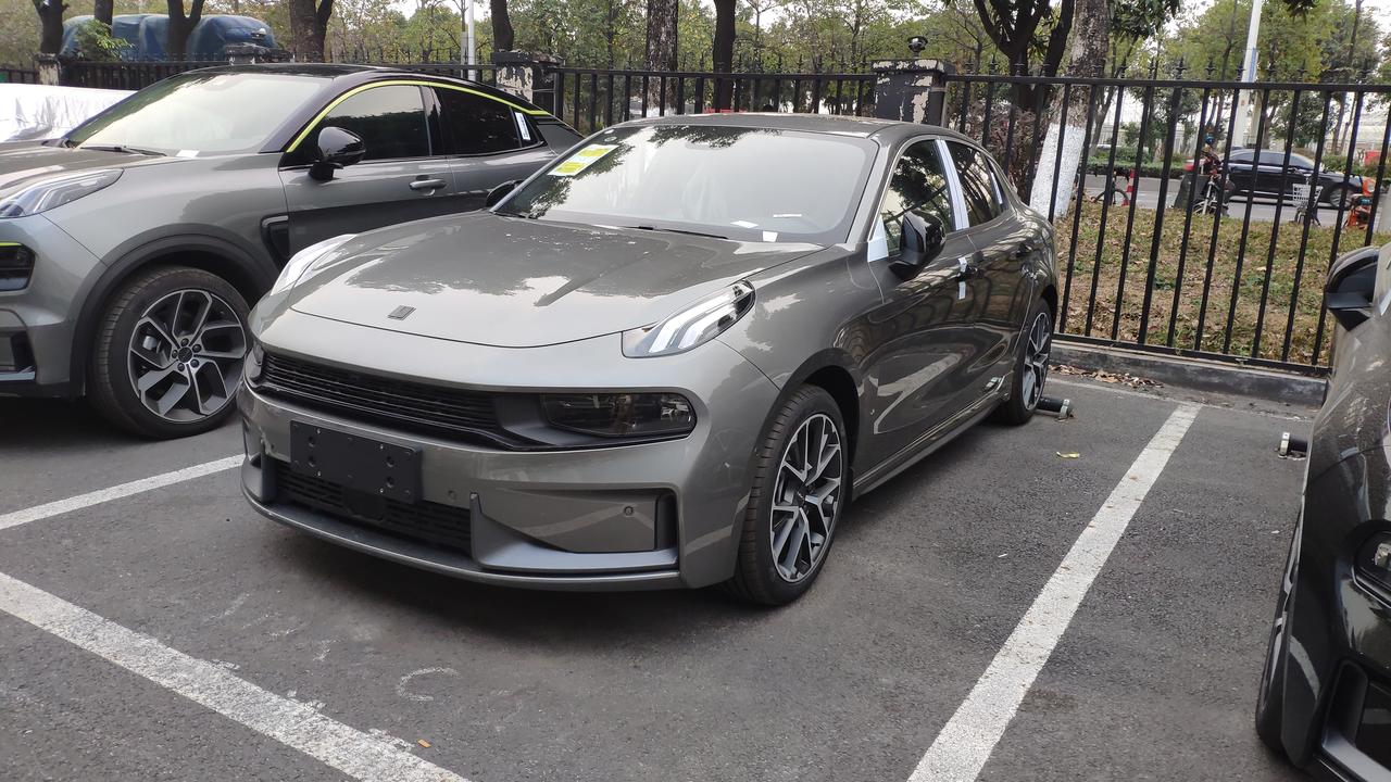 领克03 销售说要先交钱验车，然后等银行钱到了，两三天后才能提车走，这其中没事猫腻的吧？你们都是这样的吗？