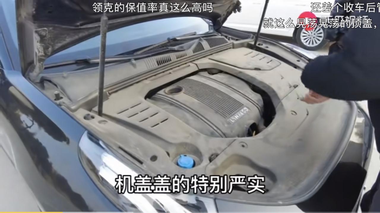 领克03 你们1.5t冠军版发动机有盖盖嘛，这种的？