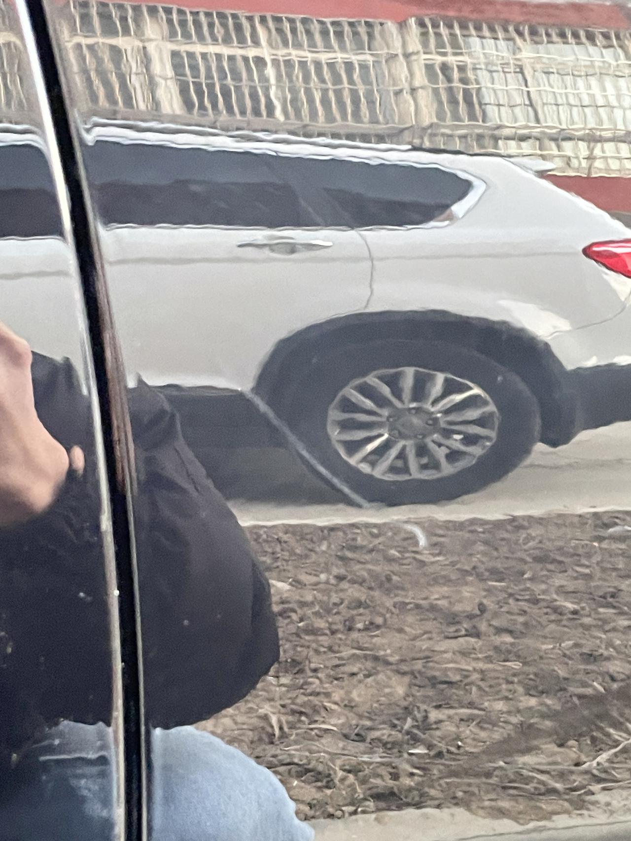 大众迈腾 该怎么处理不到一个月不小心划到了?