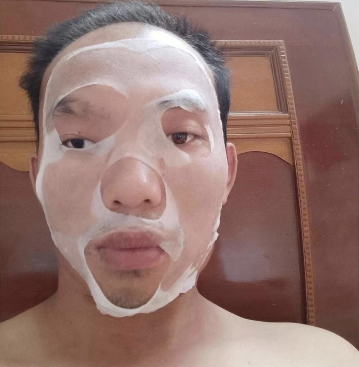 宝马5系 22款525li豪华  谈到41左右落地 贷款20没加上利息 送车膜 脚垫 终身机油 老哥们 这个价钱怎么样 