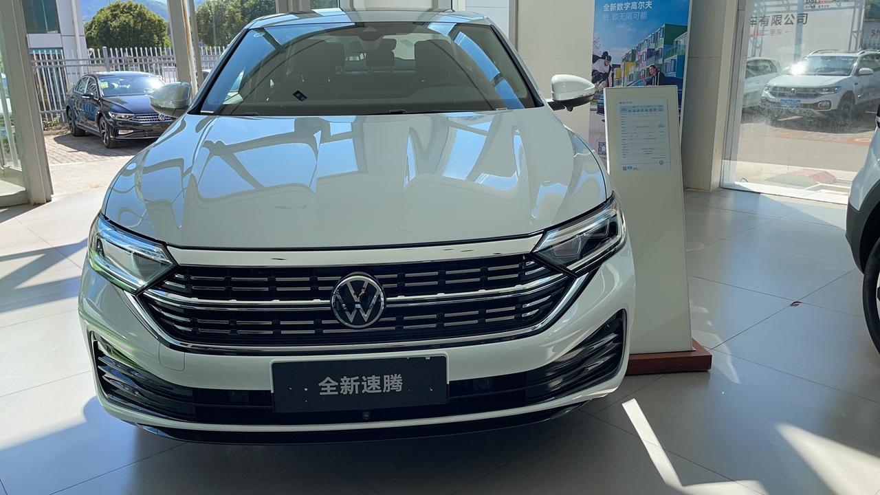 大众速腾 新车?1.5T超越版 全款落地15.3万 包税、上牌、双保、保险 大家怎么看？ 中规中矩吗？