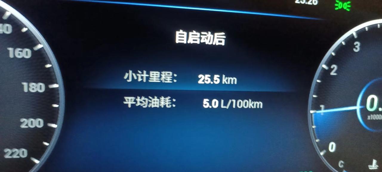 日产轩逸 瑞虎8puls1.6t，suv，我承认这个油耗我是很轻的踩，甚至有长下坡的话我还会放空挡溜一段距离，加油7.7